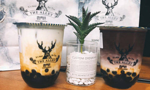 <a href=/listInfo/?classid=43 target=_blank class=infotextkey>奶茶</a>加盟哪个牌子的好，现在加盟什么<a href=/listInfo/?classid=43 target=_blank class=infotextkey>奶茶</a>好?