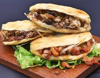 适合一个人开的<a href=/listInfo/?classid=23 target=_blank class=infotextkey>小吃</a>店有哪些