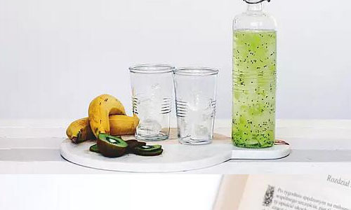 百美香<a href=/listInfo/?classid=43 target=_blank class=infotextkey>奶茶</a>