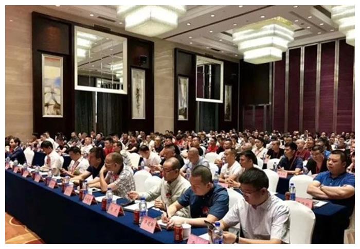 重庆朝天门防空洞老<a href=/listinfo-22-0.html target=_blank class=infotextkey>火锅</a>受邀“蜀椒杯全国<a href=/listinfo-22-0.html target=_blank class=infotextkey>火锅</a>业辣椒论坛”