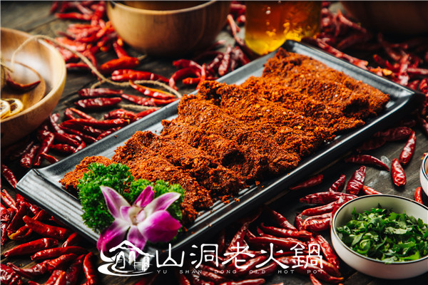 重庆老<a href=/listinfo-22-0.html target=_blank class=infotextkey>火锅</a>哪家最好吃？渝山洞不容错过！