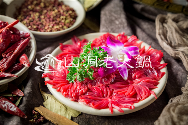 重庆老<a href=/listinfo-22-0.html target=_blank class=infotextkey>火锅</a>哪家最好吃？渝山洞不容错过！