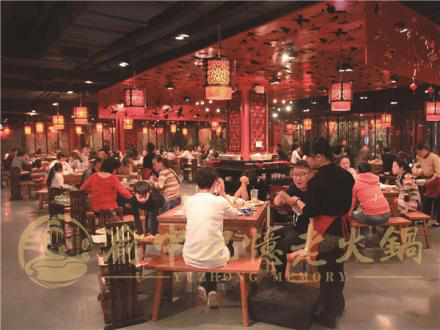 在上海开<a href=/listinfo-22-0.html target=_blank class=infotextkey>火锅</a>店挣钱吗？不挣钱的都算不上好品牌