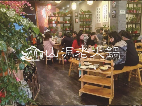 在重庆开<a href=/listinfo-22-0.html target=_blank class=infotextkey>火锅</a>店需要多少钱？资深经理为您分析！