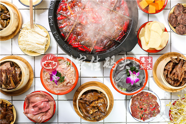 昆明在哪里适合开<a href=/listinfo-22-0.html target=_blank class=infotextkey>火锅</a>店，知名<a href=/listinfo-22-0.html target=_blank class=infotextkey>火锅</a>品牌告诉你答案