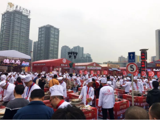 新一届重庆<a href=/listinfo-22-0.html target=_blank class=infotextkey>火锅</a>节即将隆重开幕，情满山城邀你教育美味盛宴！