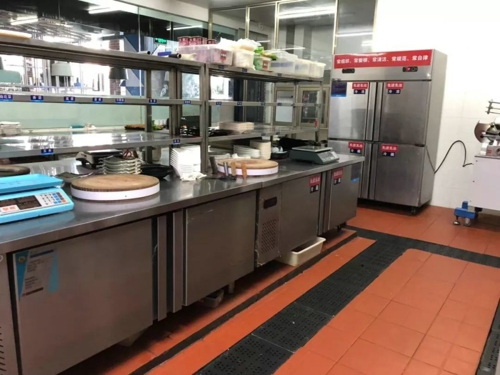 开一个重庆<a href=/listinfo-22-0.html target=_blank class=infotextkey>火锅</a>店要多少钱？这家超值低价为你服务