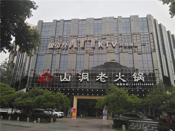 重庆老<a href=/listinfo-22-0.html target=_blank class=infotextkey>火锅</a>哪家最好吃？据说这家店网红都爱来！