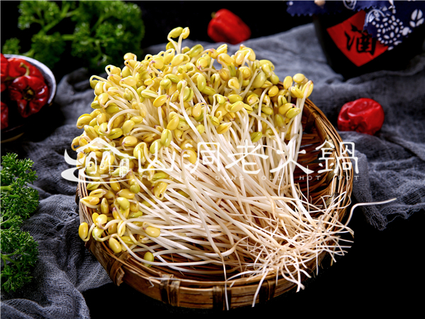 重庆老<a href=/listinfo-22-0.html target=_blank class=infotextkey>火锅</a>哪家最好吃？据说这家店网红都爱来！