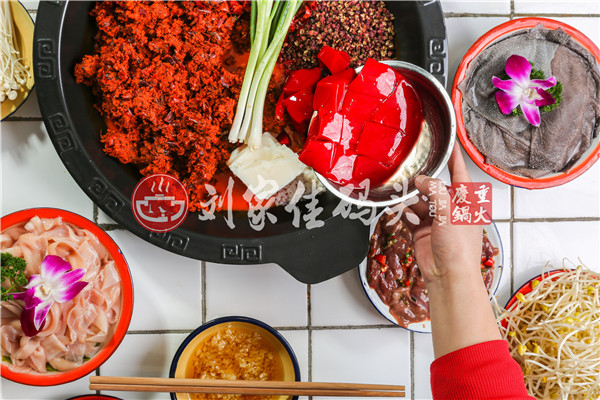 重庆哪家<a href=/listinfo-22-0.html target=_blank class=infotextkey>火锅</a>好吃？好吃不贵，吃过都说好的老店