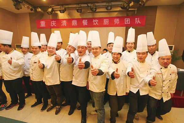 重庆正宗<a href=/listinfo-22-0.html target=_blank class=infotextkey>火锅</a>加盟哪家好？标准化运作和技术复制