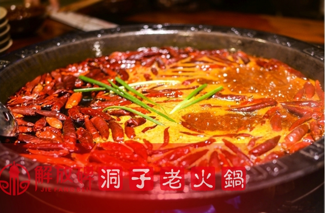 重庆哪家<a href=/listinfo-22-0.html target=_blank class=infotextkey>火锅</a>好吃？这家“洞子”<a href=/listinfo-22-0.html target=_blank class=infotextkey>火锅</a>告诉你