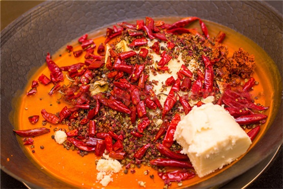 重庆<a href=/listinfo-22-0.html target=_blank class=infotextkey>火锅</a>哪家好吃？这家<a href=/listinfo-22-0.html target=_blank class=infotextkey>火锅</a>一出场保障震慑全场！